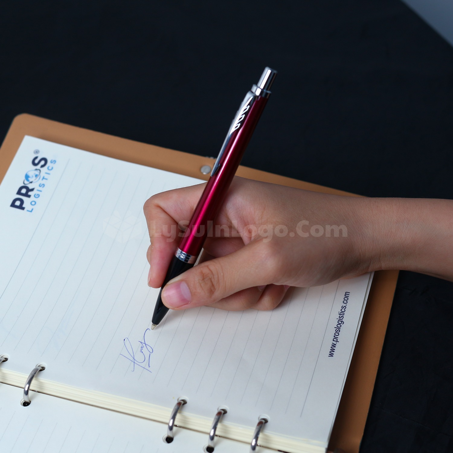 Bạn nên kiểm tra giá, tem nhãn, bảo hành, mẫu khắc và thời gian giao trước khi mua bút Parker Việt Nam